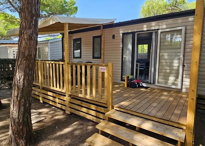 Mobil P171 Le Castellas Kemping *