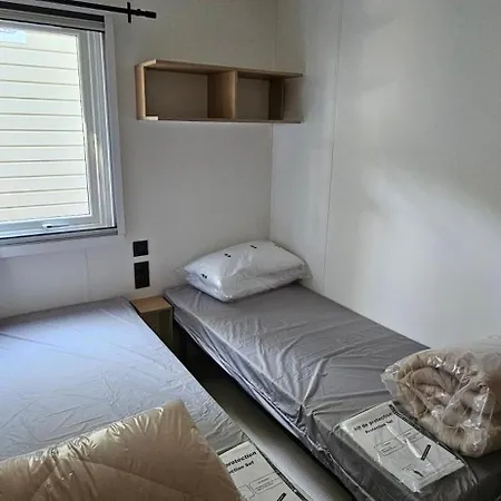 Mobil P171 Le Castellas Kamp alanı