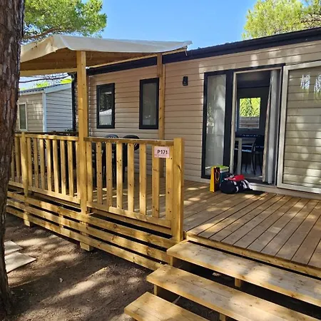 Mobil P171 Le Castellas Campsite *